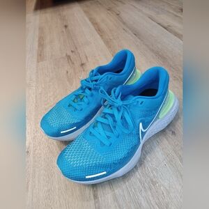 Men's Nike Zoomx Invincible Blue and White Athletic Shoes 10.5